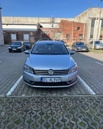 Volkswagen Passat cena 28800 przebieg: 323682, rok produkcji 2013 z Łódź małe 56